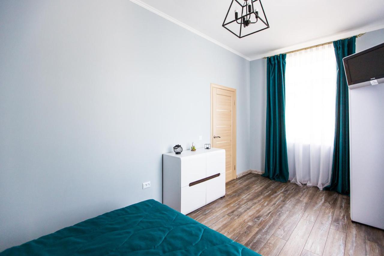 1 Bedroom Apartment Near Elizabeth'S The Cathedral Lviv Extérieur photo