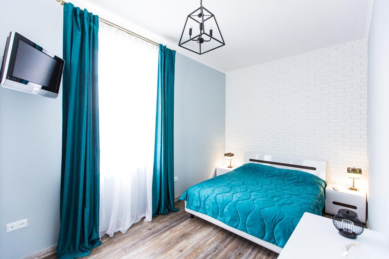 1 Bedroom Apartment Near Elizabeth'S The Cathedral Lviv Extérieur photo