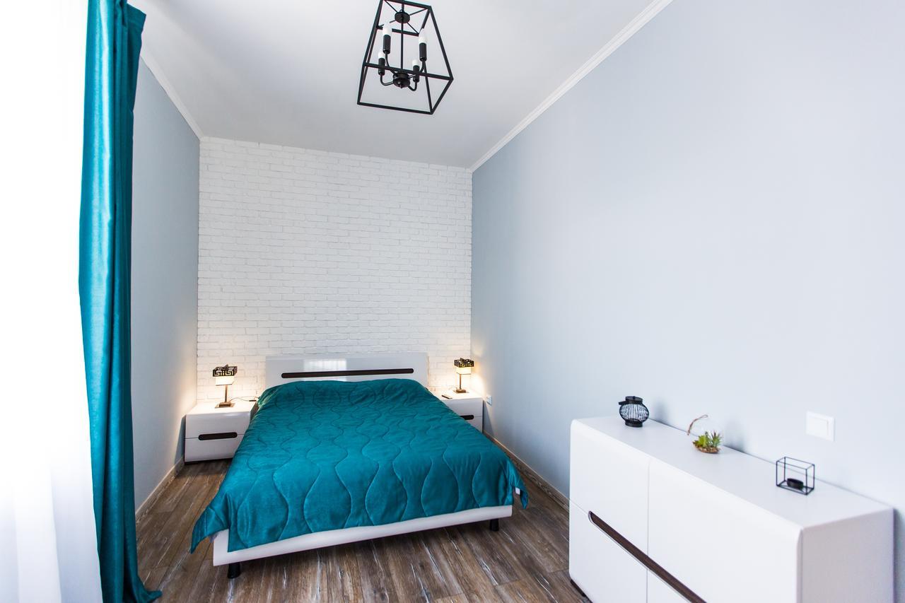 1 Bedroom Apartment Near Elizabeth'S The Cathedral Lviv Extérieur photo